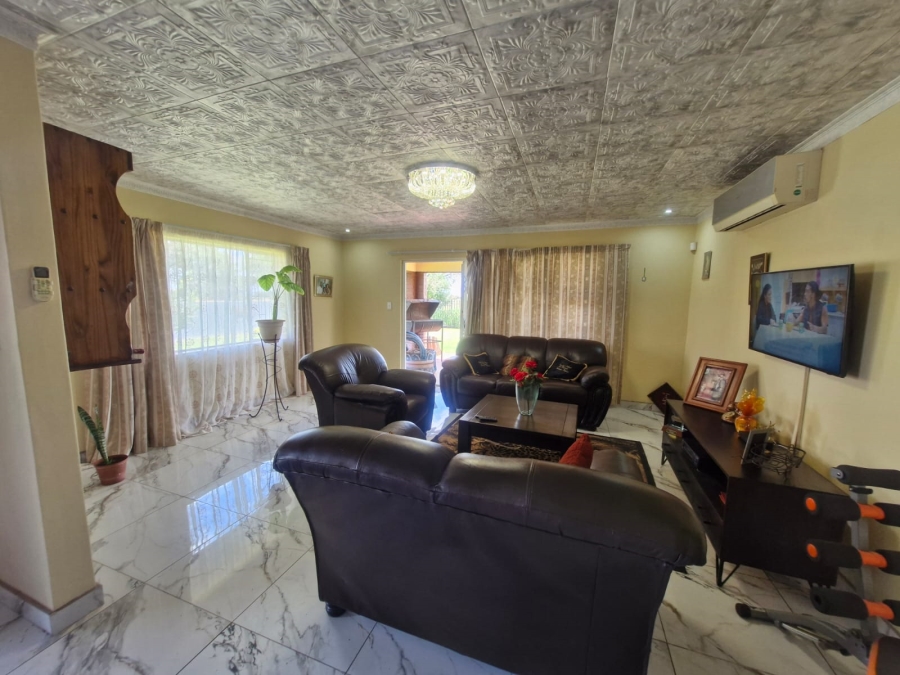 To Let 4 Bedroom Property for Rent in Kathu Northern Cape